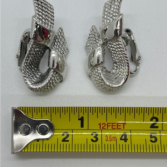 A Pair of Silver-Tone Clip-On Coro Signed Ribbon Earrings - Picture 4 of 5